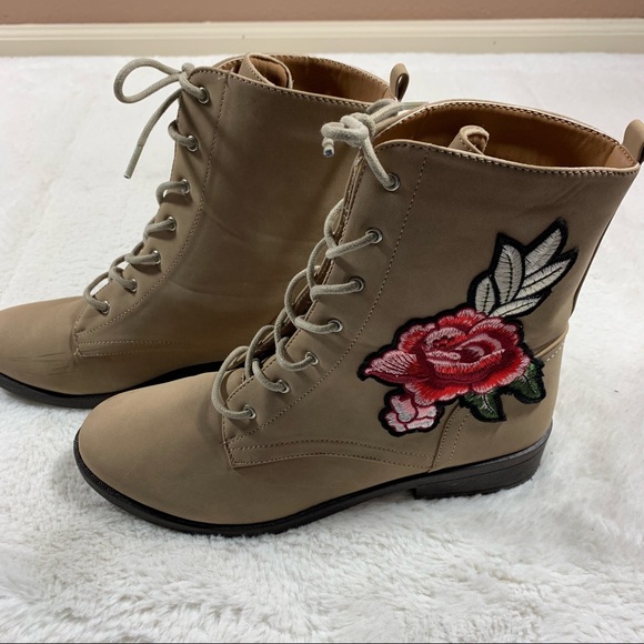 Qupid Embroidered Ankle Lace Up Boots Size 10 - Picture 5 of 12